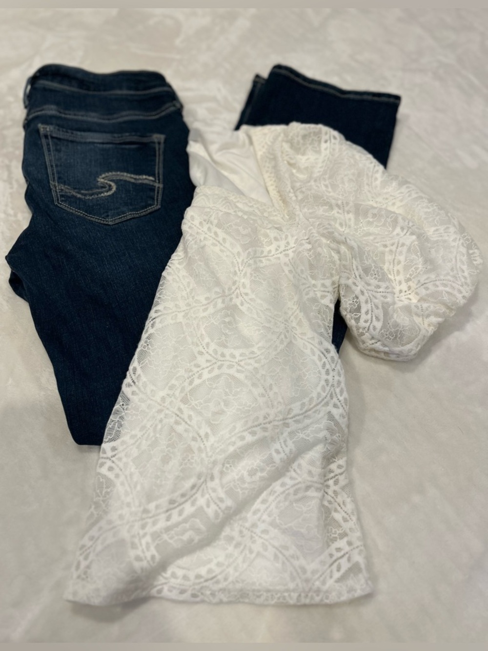 NWOT 2pc Women’s Outfit Silver Jeans + Lace Top Size Medium 27W/33L